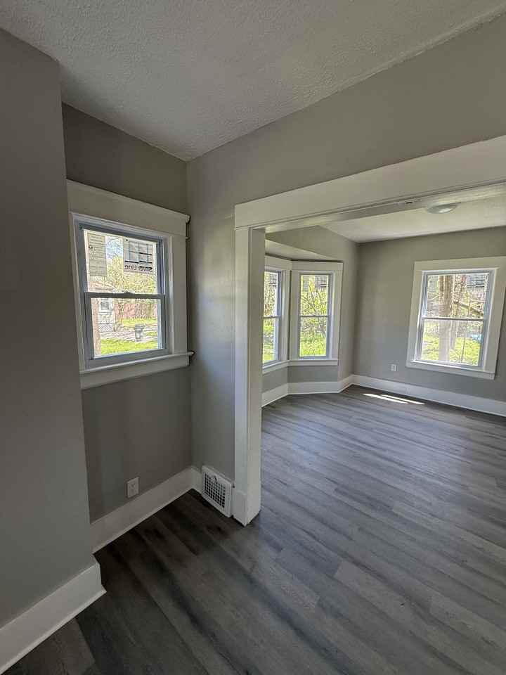 2953 E 121st St #1 - Photo 4 of 12