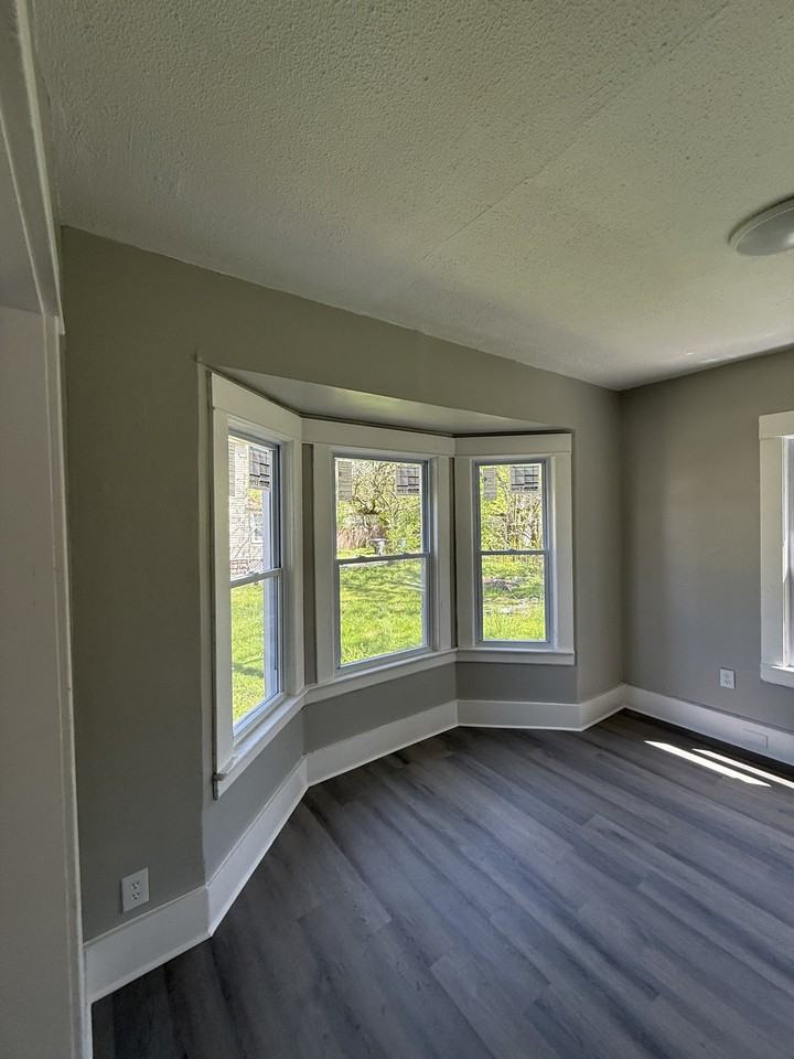 2953 E 121st St #1 - Photo 5 of 12