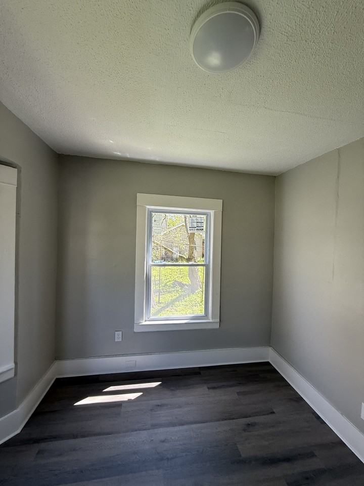 2953 E 121st St #1 - Photo 6 of 12