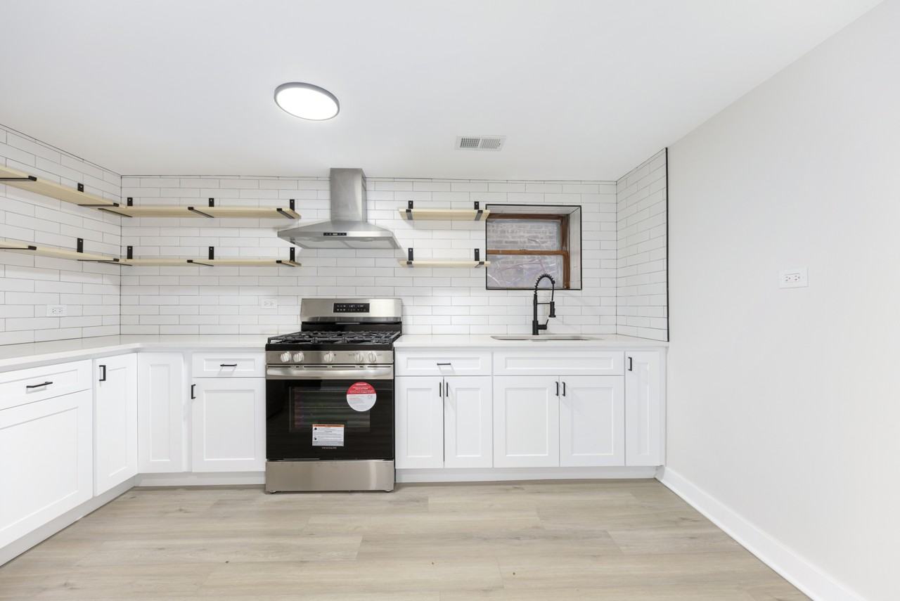 4819 W Barry Ave #G - Photo 4 of 10