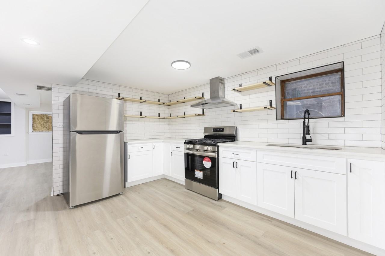 4819 W Barry Ave #G - Photo 5 of 10