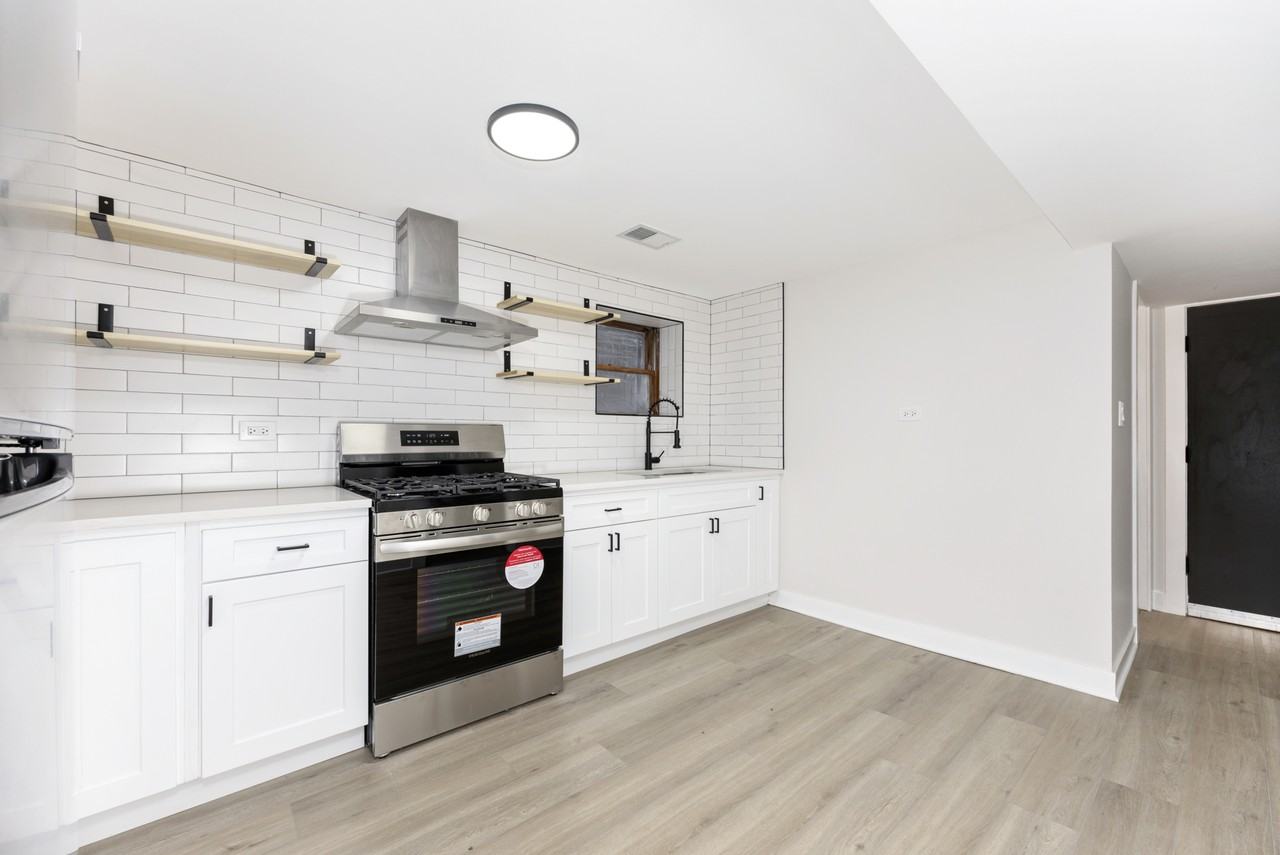4819 W Barry Ave #G - Photo 6 of 10