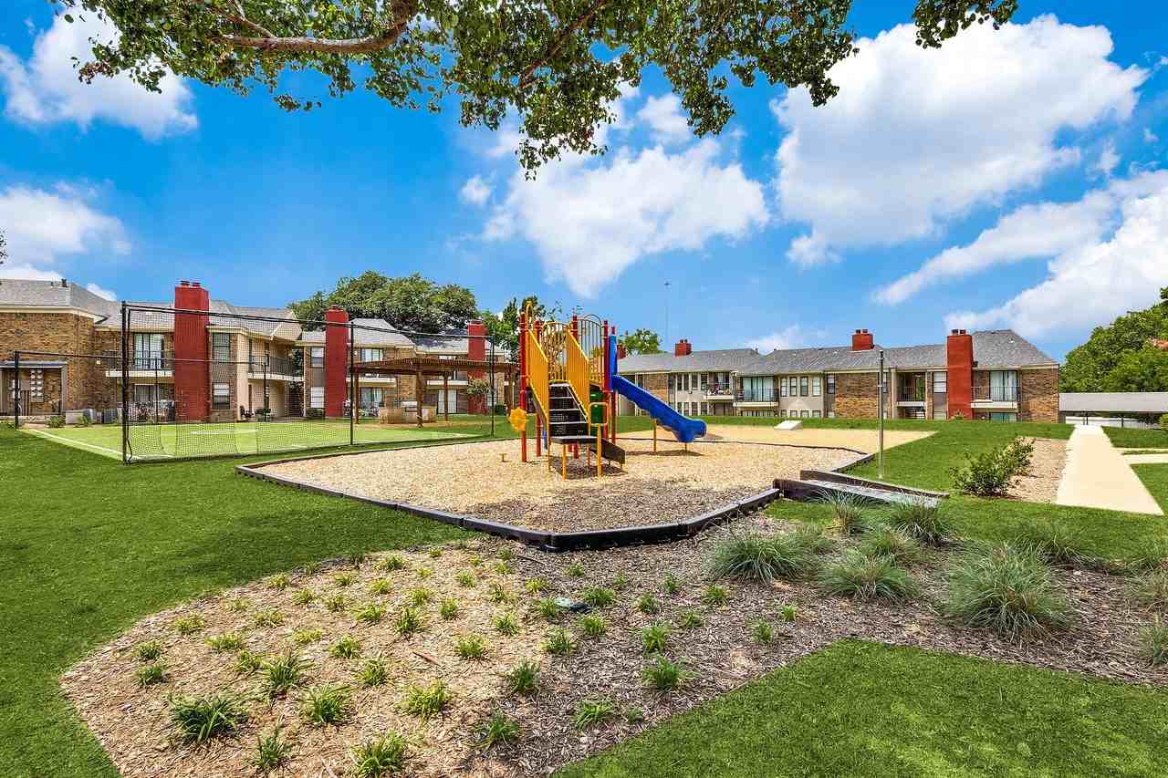 North Star Apartment Homes - Photo 4 of 19