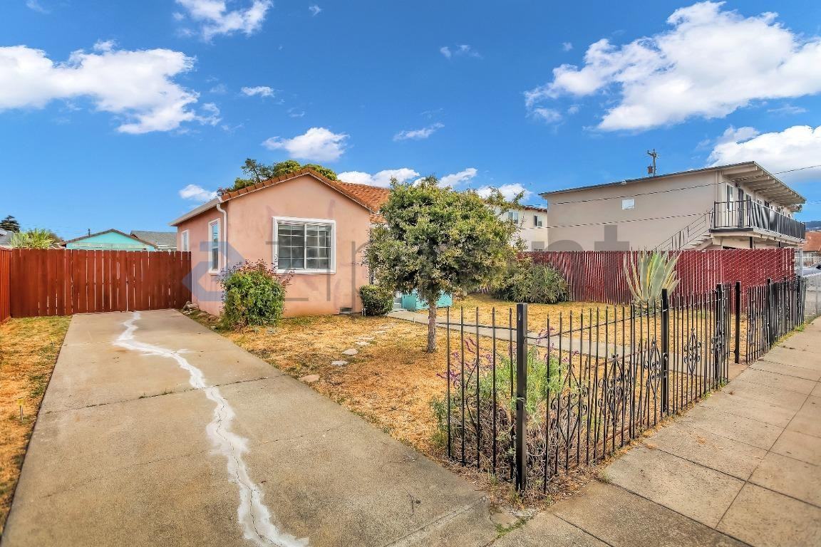 3817 Waller Ave - Photo 4 of 32