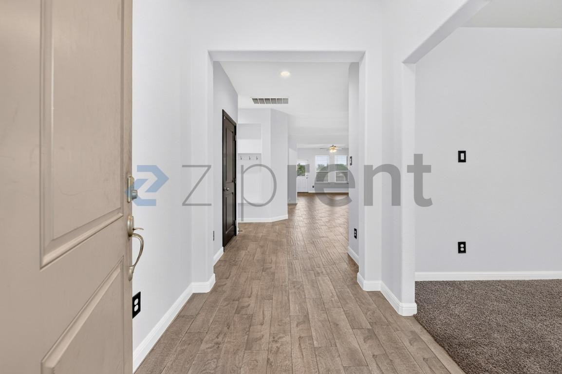 9024 Weepy Hollow Trl - Photo 5 of 36