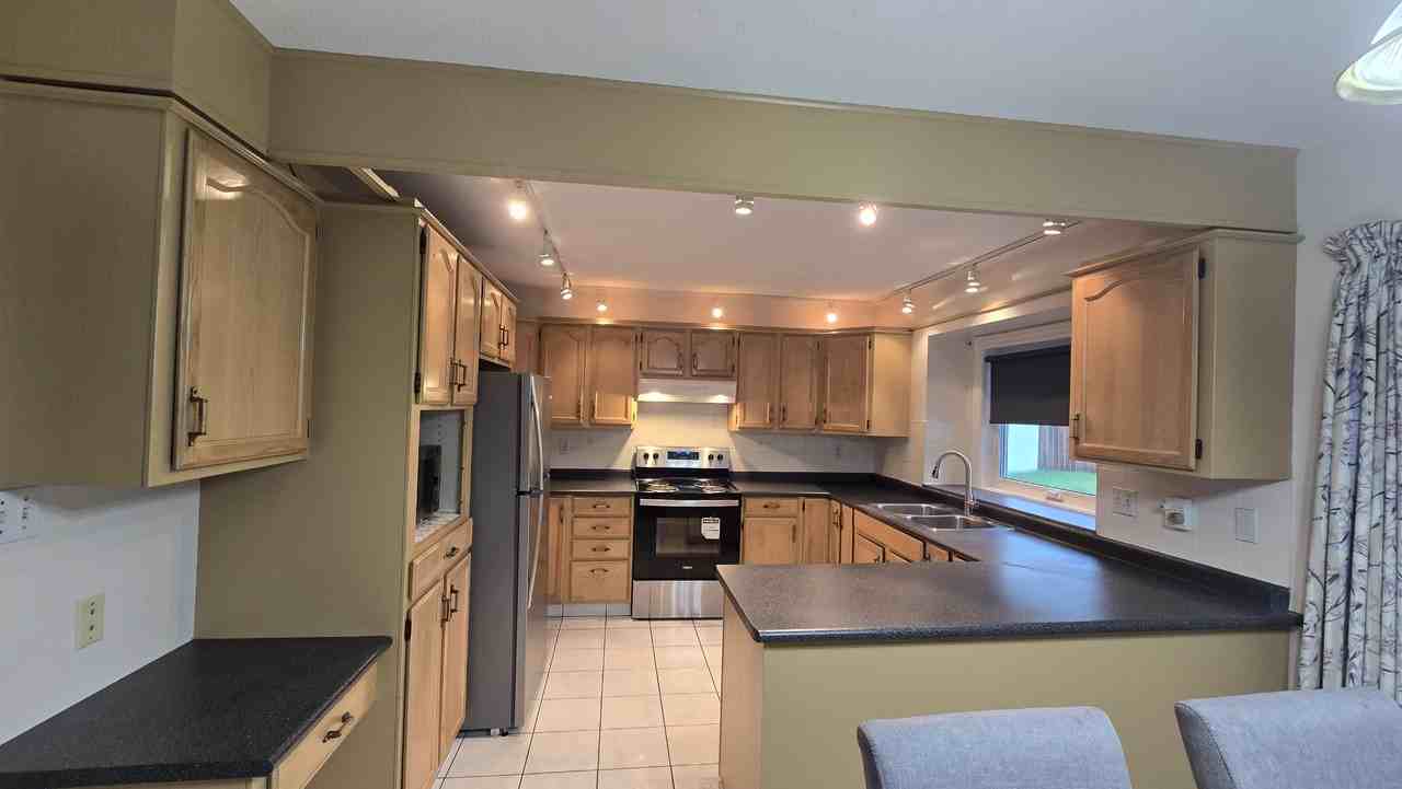 16524 99 St Nw - Photo 2 of 24