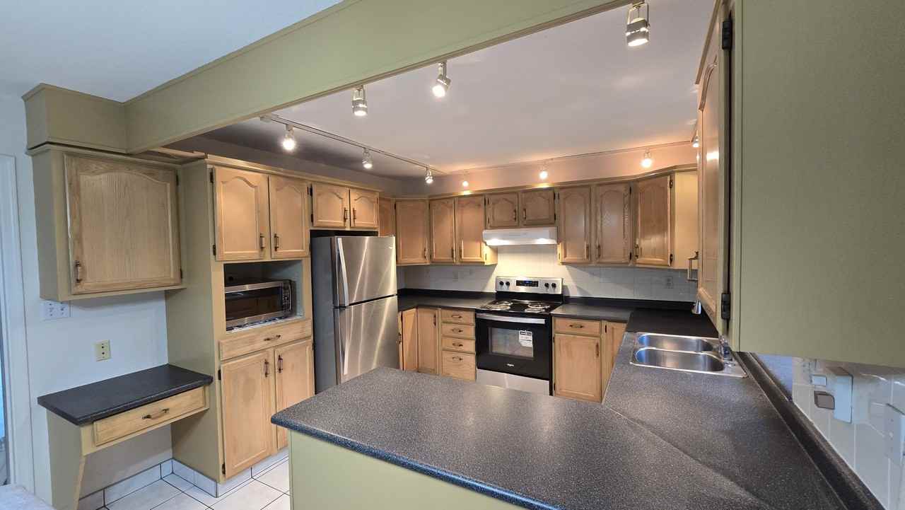 16524 99 St Nw - Photo 3 of 24