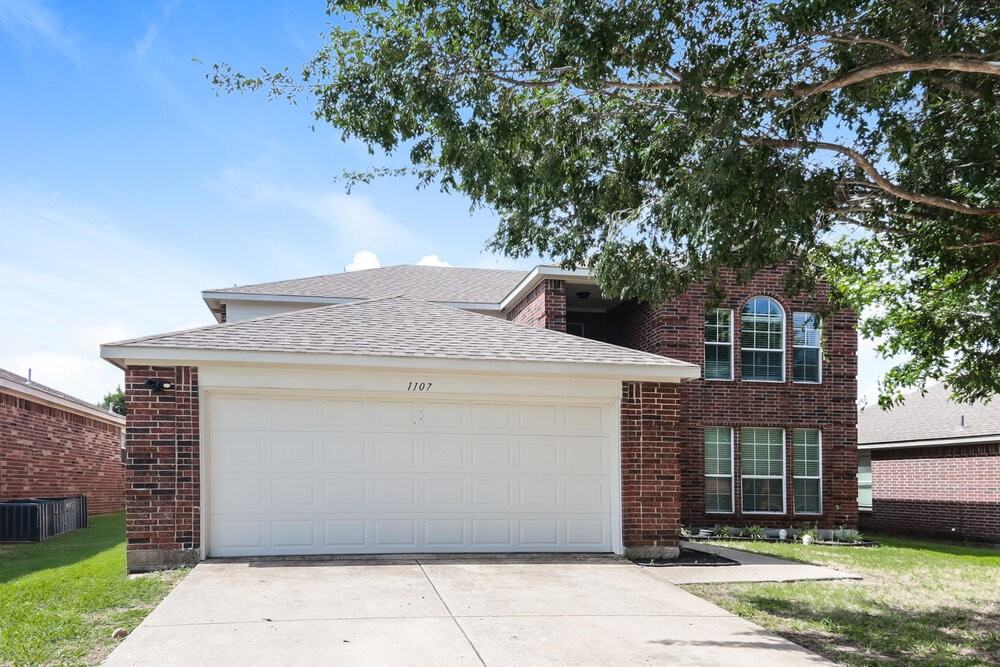 1107 Caroline Dr - Photo 4 of 17