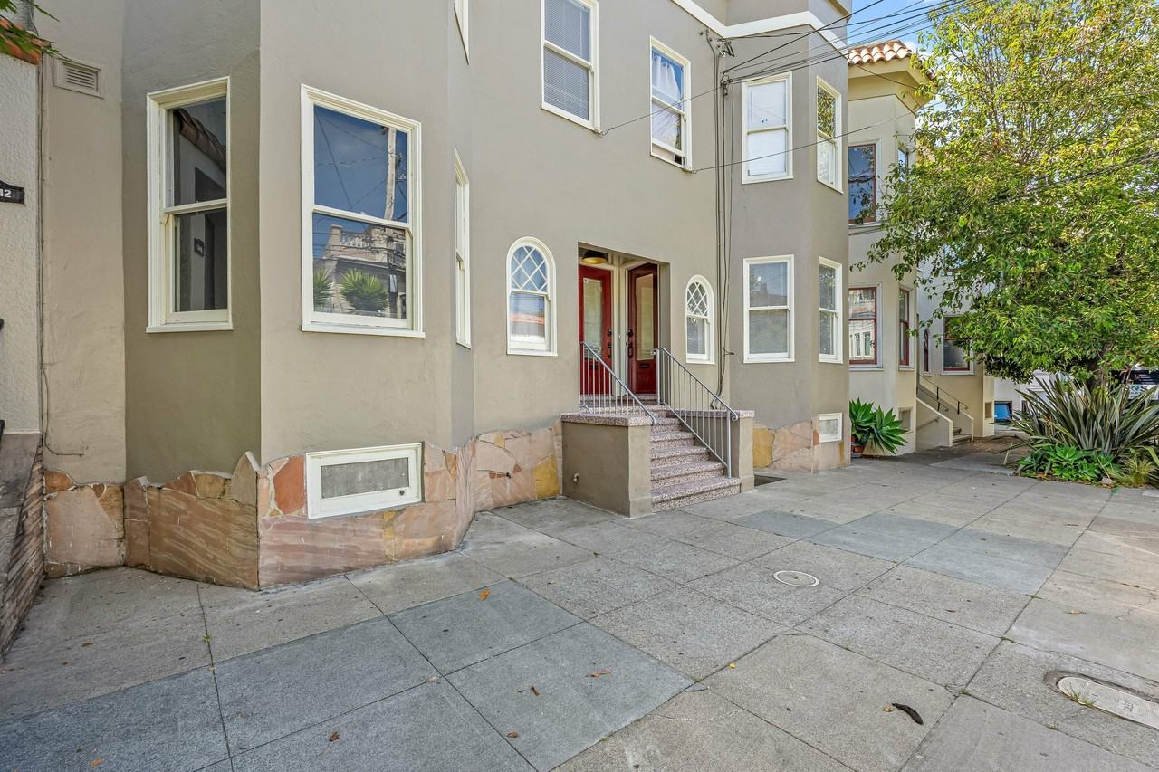 834 York St #834 - Photo 3 of 29