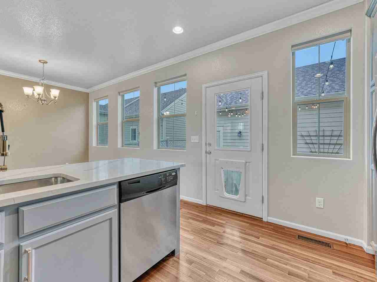 10321 Bellwether Ln - Photo 4 of 39