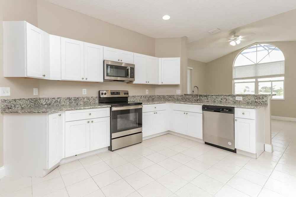 7673 Springfield Lake Dr - Photo 7 of 17