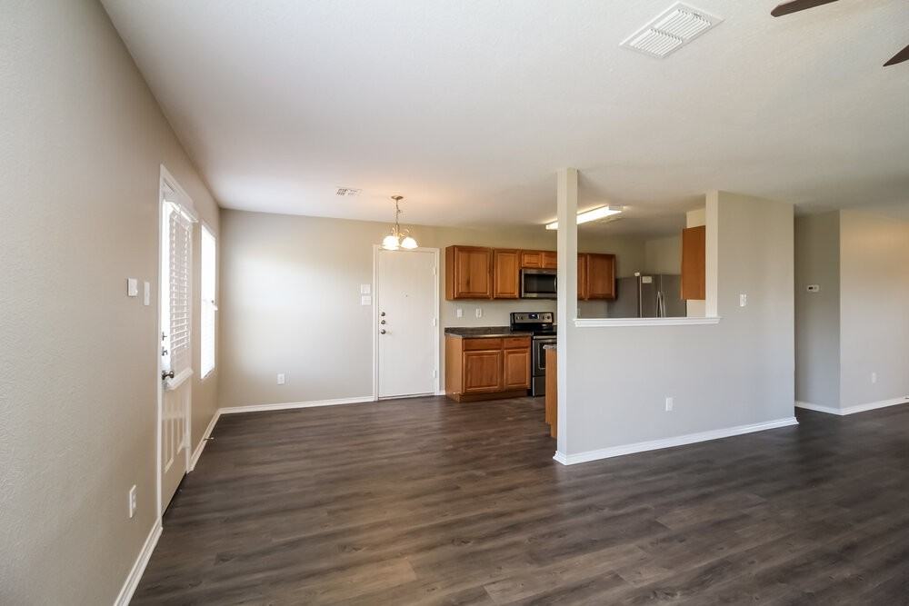 717 Lovern St - Photo 3 of 15