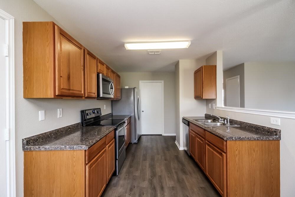 717 Lovern St - Photo 4 of 15