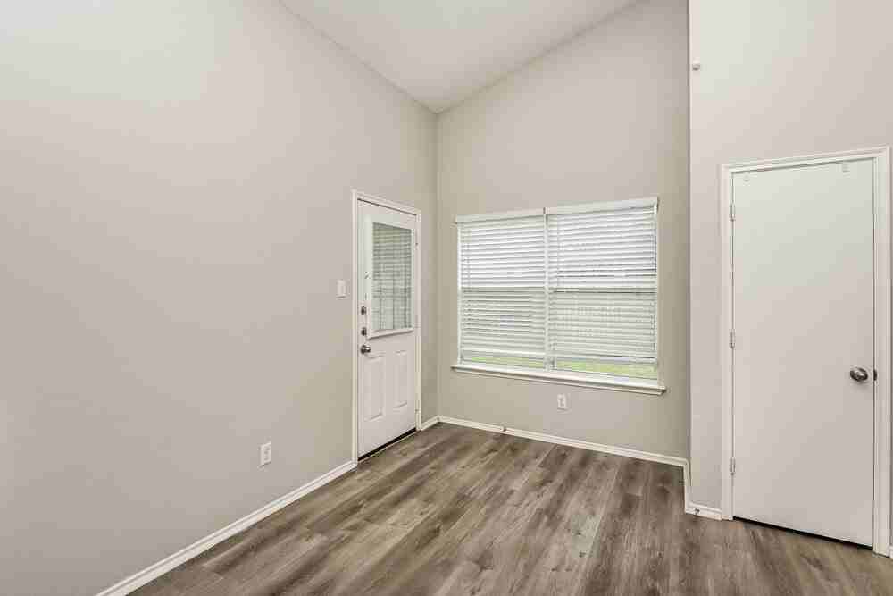 1108 Boxwood Dr - Photo 6 of 16