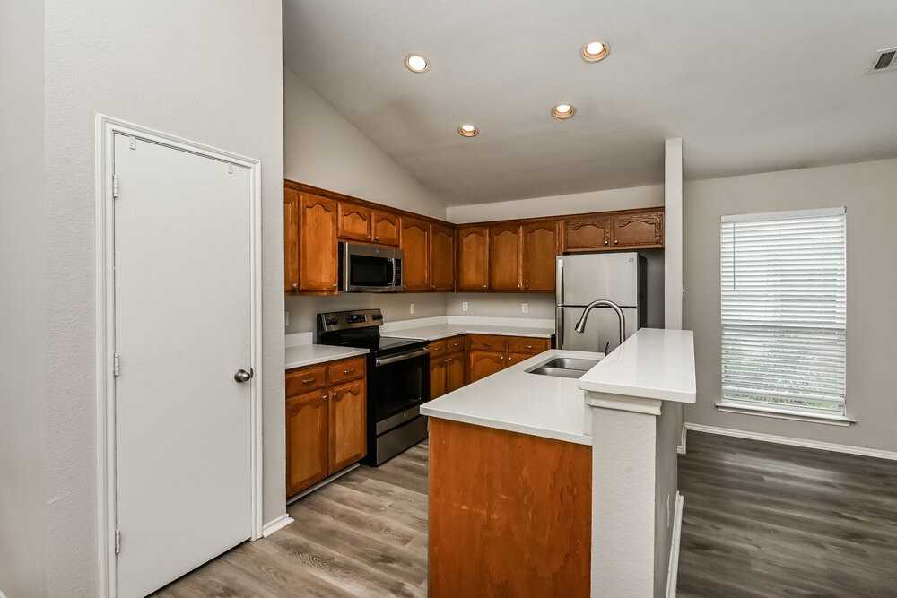 1108 Boxwood Dr - Photo 7 of 16