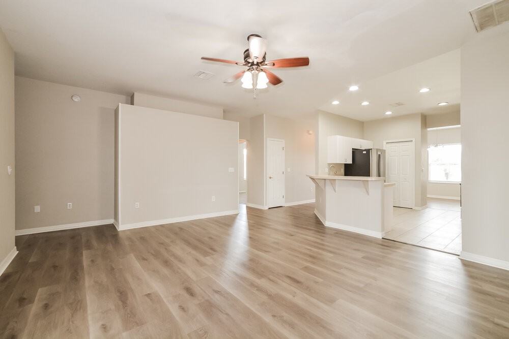 292 Cloverdale Rd - Photo 4 of 16