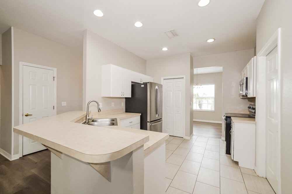 292 Cloverdale Rd - Photo 6 of 16