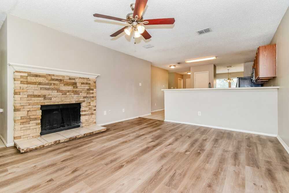 1112 Alexandria Dr - Photo 5 of 16