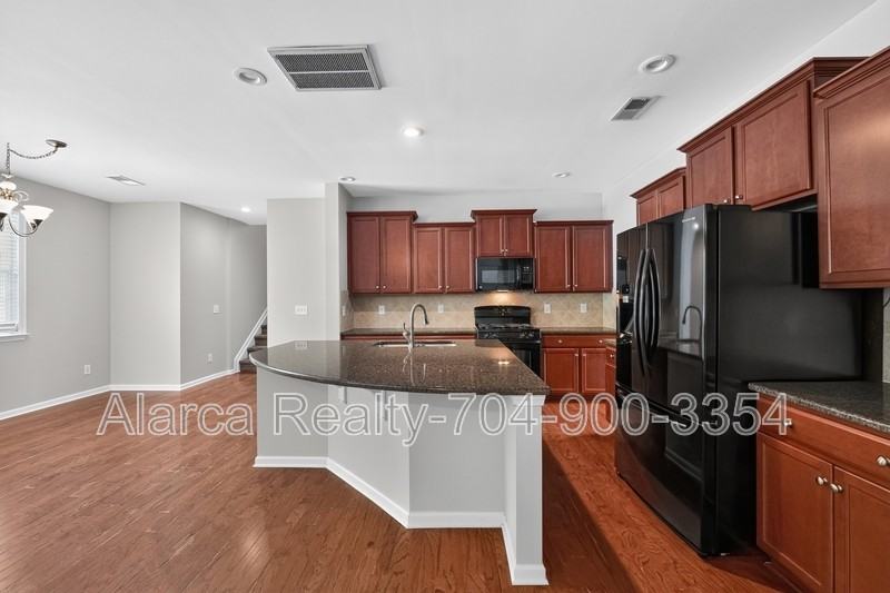 11528 Lottingly Dr - Photo 5 of 50