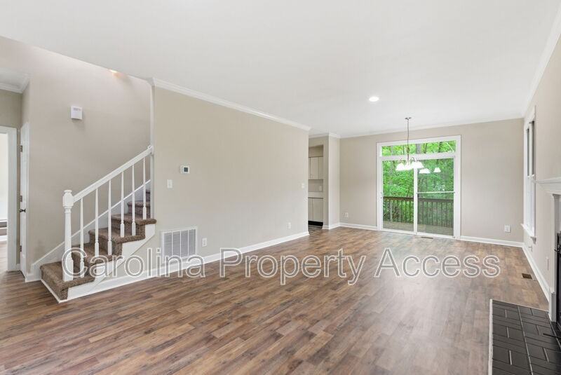 102 Markham Dr - Photo 5 of 10