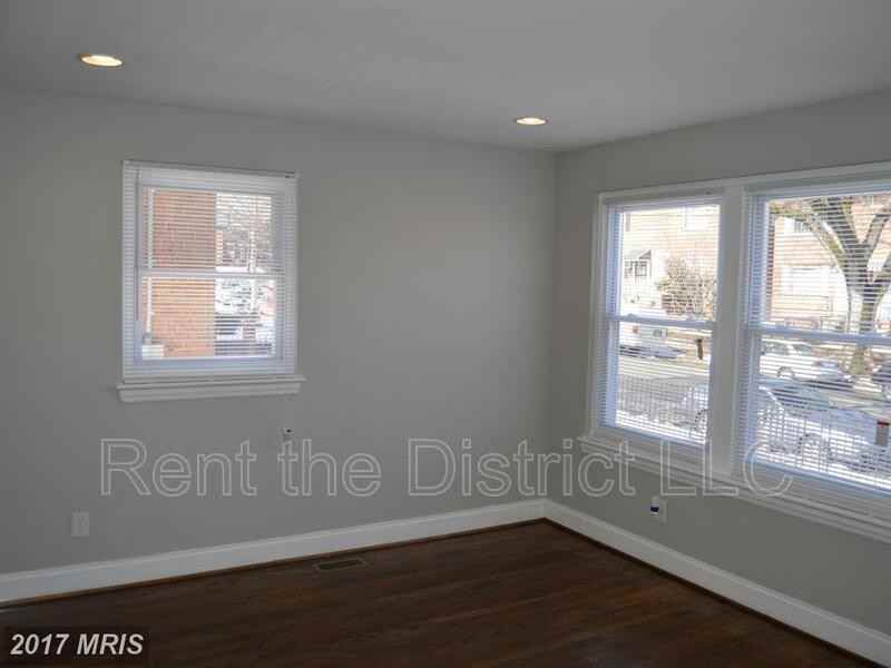 707 Kennedy St Ne - Photo 4 of 14
