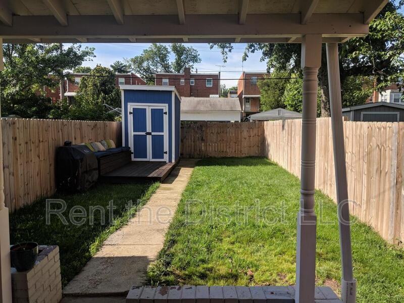 707 Kennedy St Ne - Photo 7 of 14