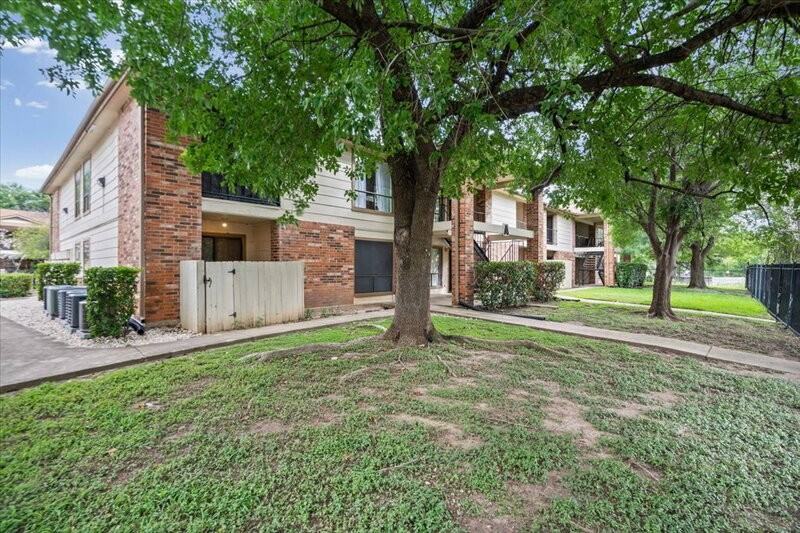 1705 Crossing Pl #114 - Photo 2 of 19