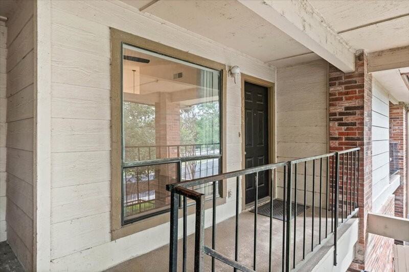 1705 Crossing Pl #114 - Photo 3 of 19
