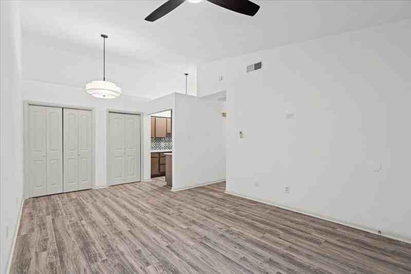 1705 Crossing Pl #114 - Photo 5 of 19