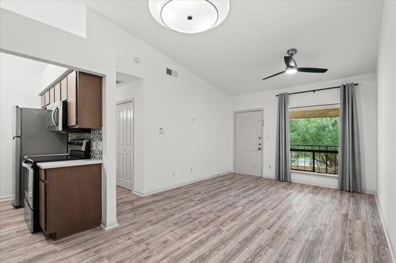1705 Crossing Pl #114 - Photo 7 of 19