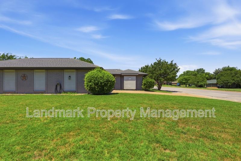 4351 Altamesa Blvd - Photo 3 of 30