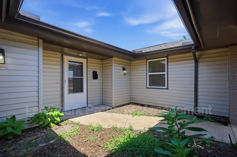 4351 Altamesa Blvd - Photo 5 of 30