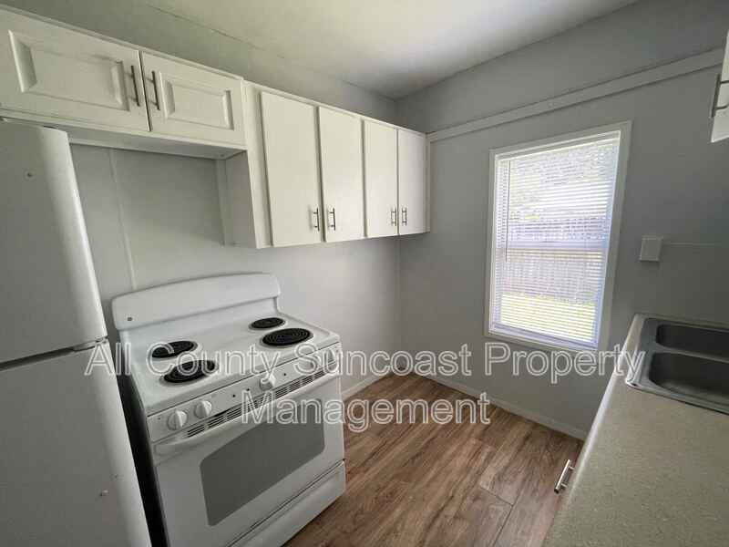 1830 27th Ave N #E - Photo 2 of 11