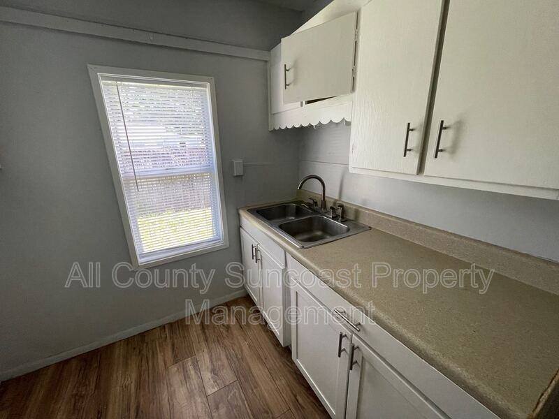 1830 27th Ave N #E - Photo 3 of 11