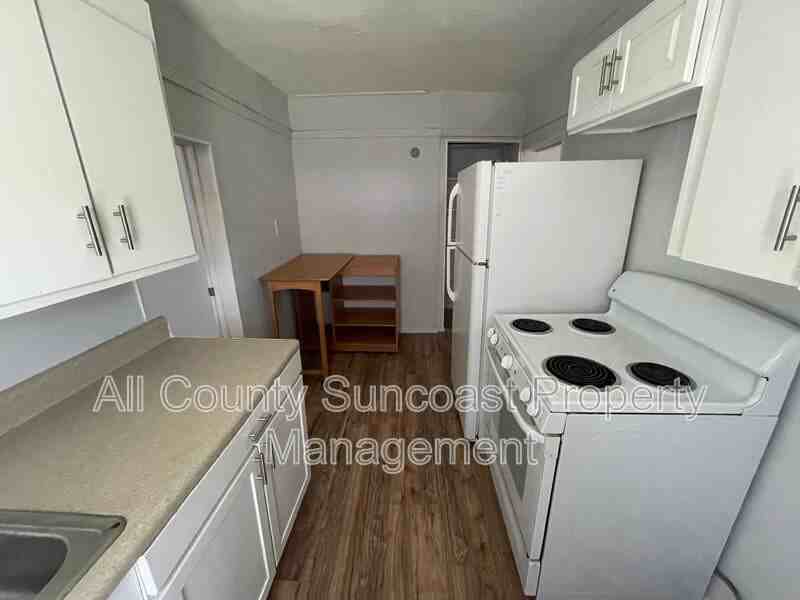 1830 27th Ave N #E - Photo 4 of 11