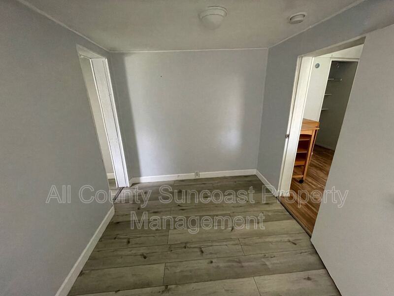 1830 27th Ave N #E - Photo 5 of 11