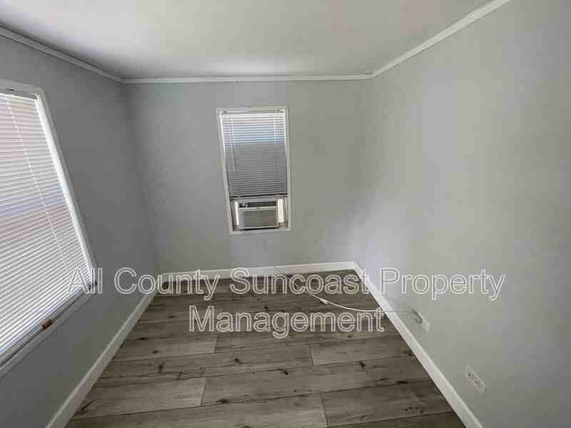 1830 27th Ave N #E - Photo 7 of 11
