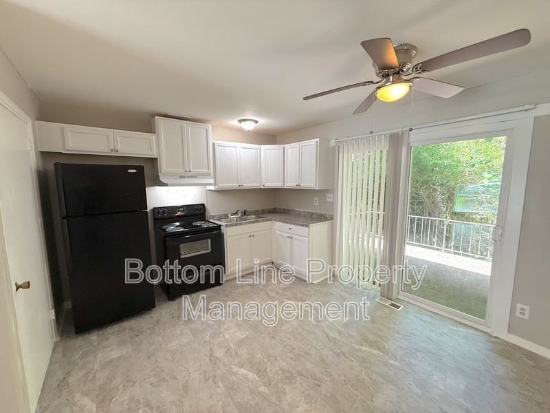 561 Blendwood Dr - Photo 4 of 10