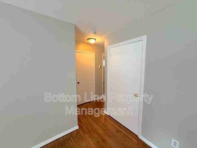 561 Blendwood Dr - Photo 5 of 10