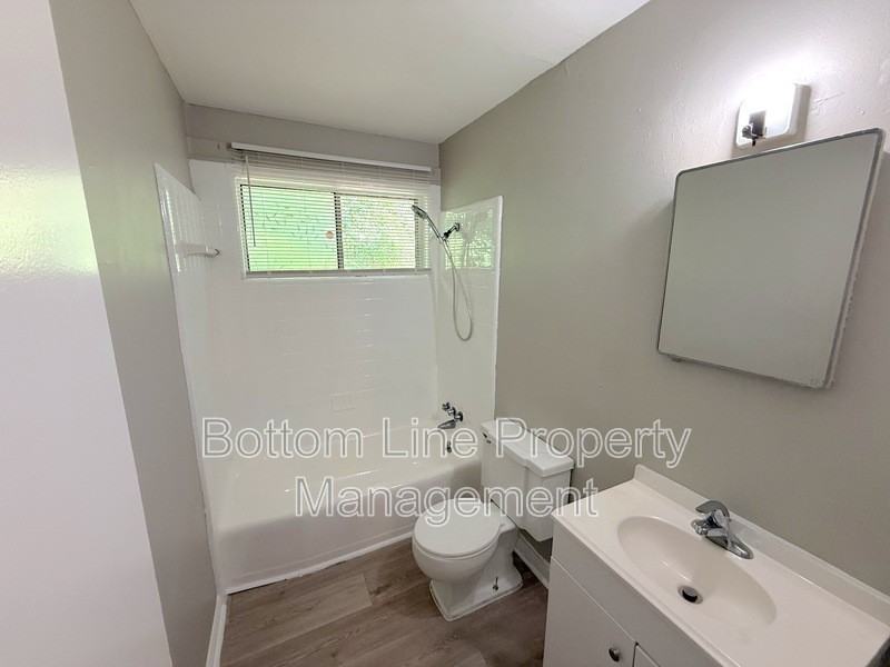 561 Blendwood Dr - Photo 6 of 10
