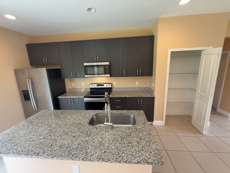 5017 Sw 165th Street Rd - Photo 3 of 9