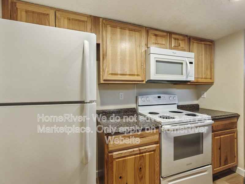 5418 N Maple St - Photo 2 of 20