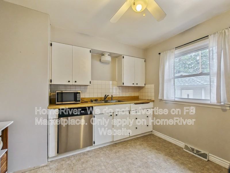 5418 N Maple St - Photo 3 of 20