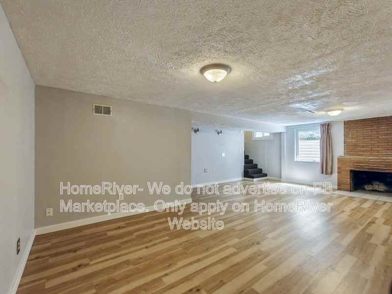 5418 N Maple St - Photo 4 of 20