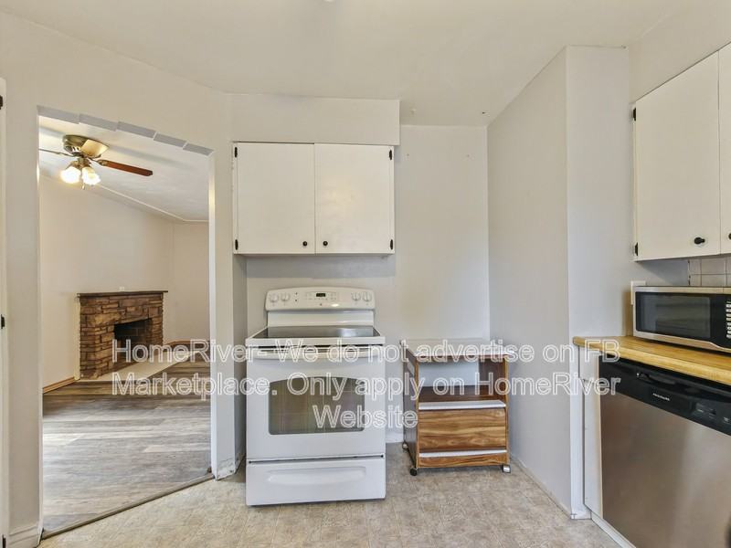 5418 N Maple St - Photo 4 of 20