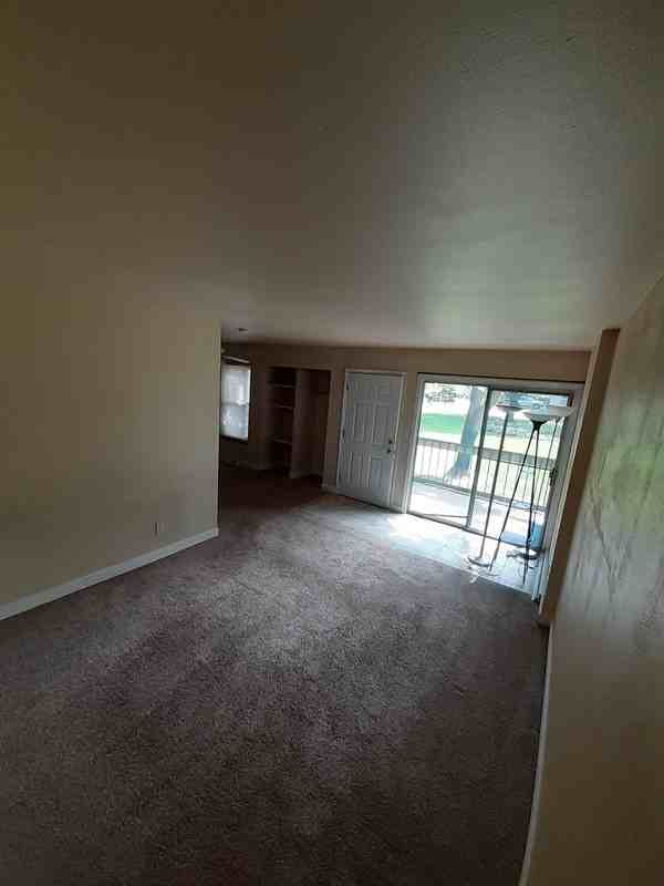 725 W 9th Ave - Photo 4 of 9