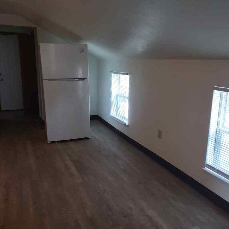 1733 Smith St - Photo 5 of 18