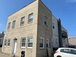 featured image of 119 S Walnut St
