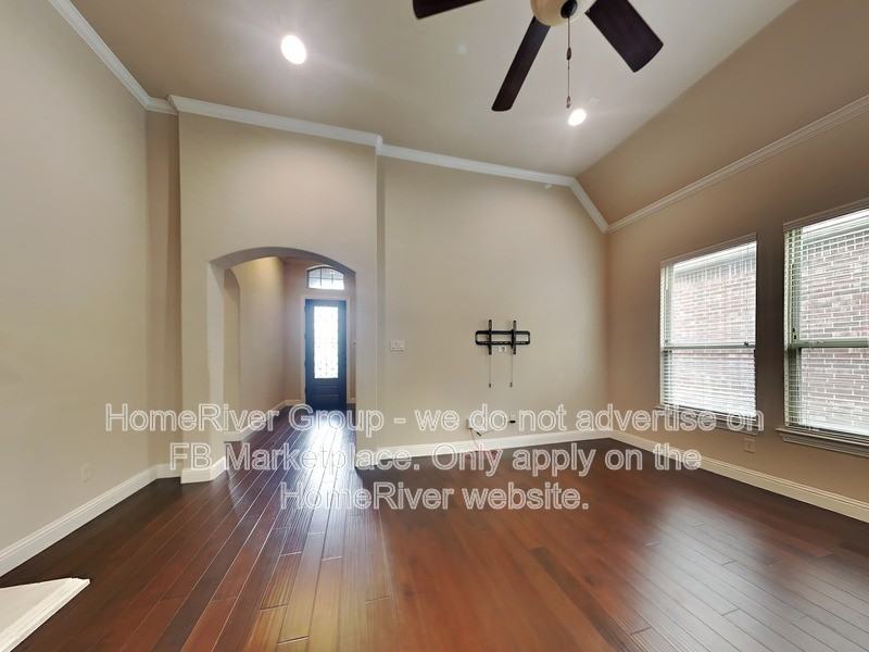 571 Cotley Dr - Photo 4 of 28