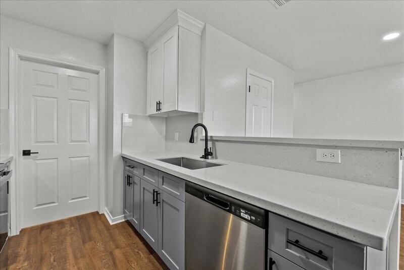 2106 Saint Lucia Calle - Photo 2 of 33